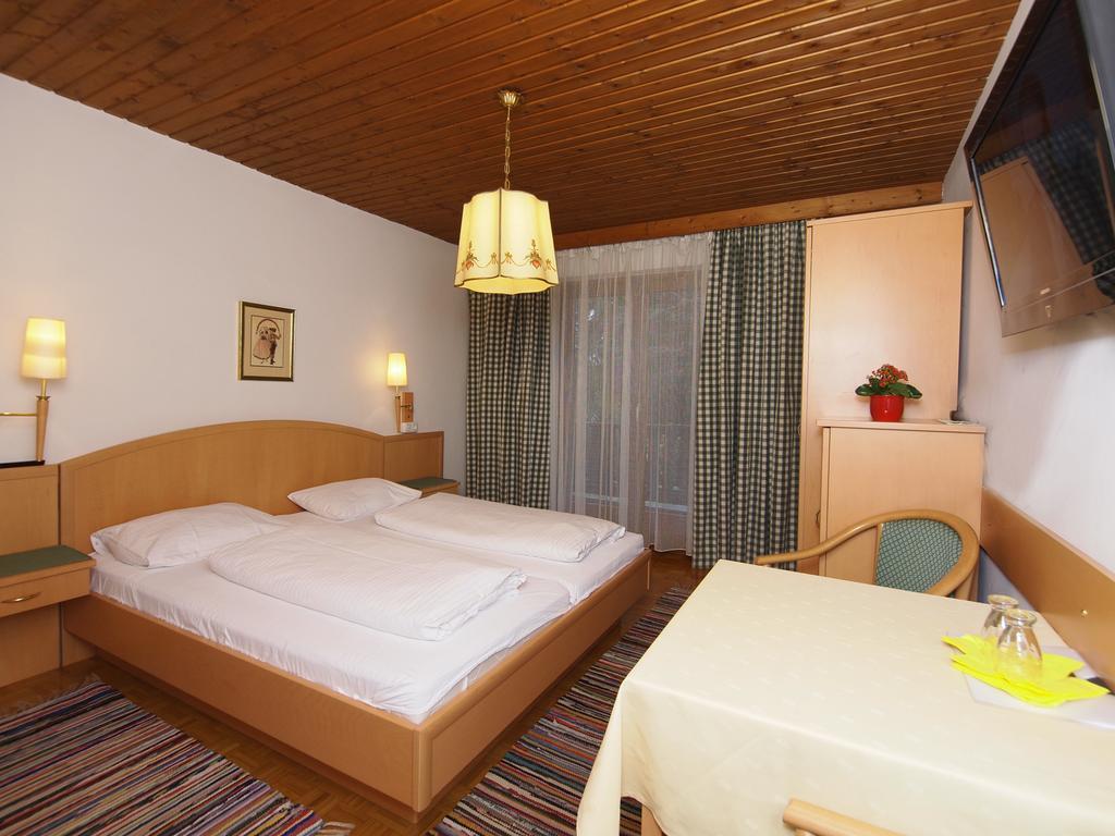 Gaestehaus Lauterbacher Neumarkt am Wallersee Esterno foto