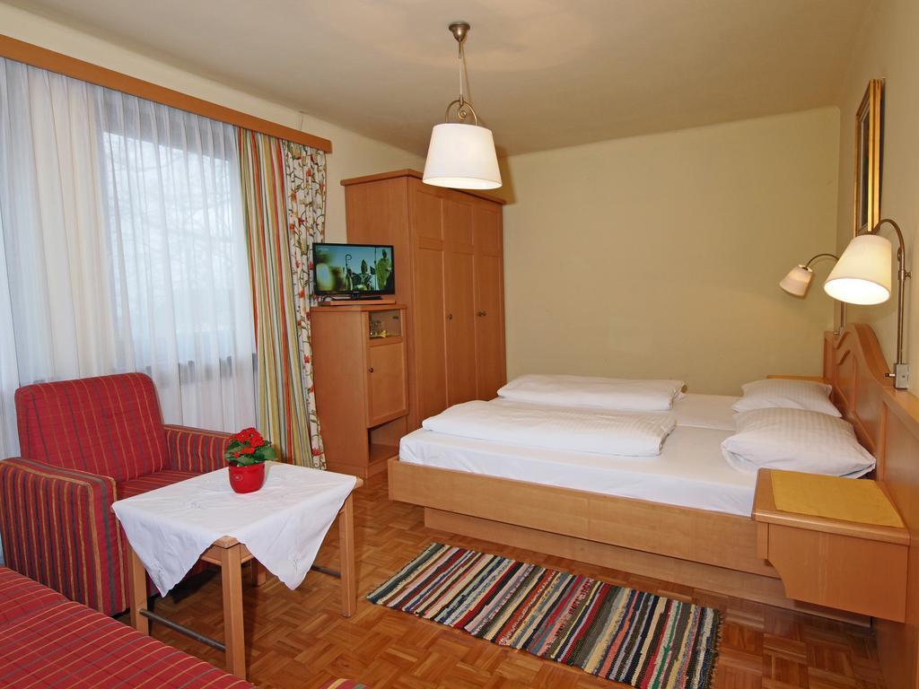 Gaestehaus Lauterbacher Neumarkt am Wallersee Esterno foto