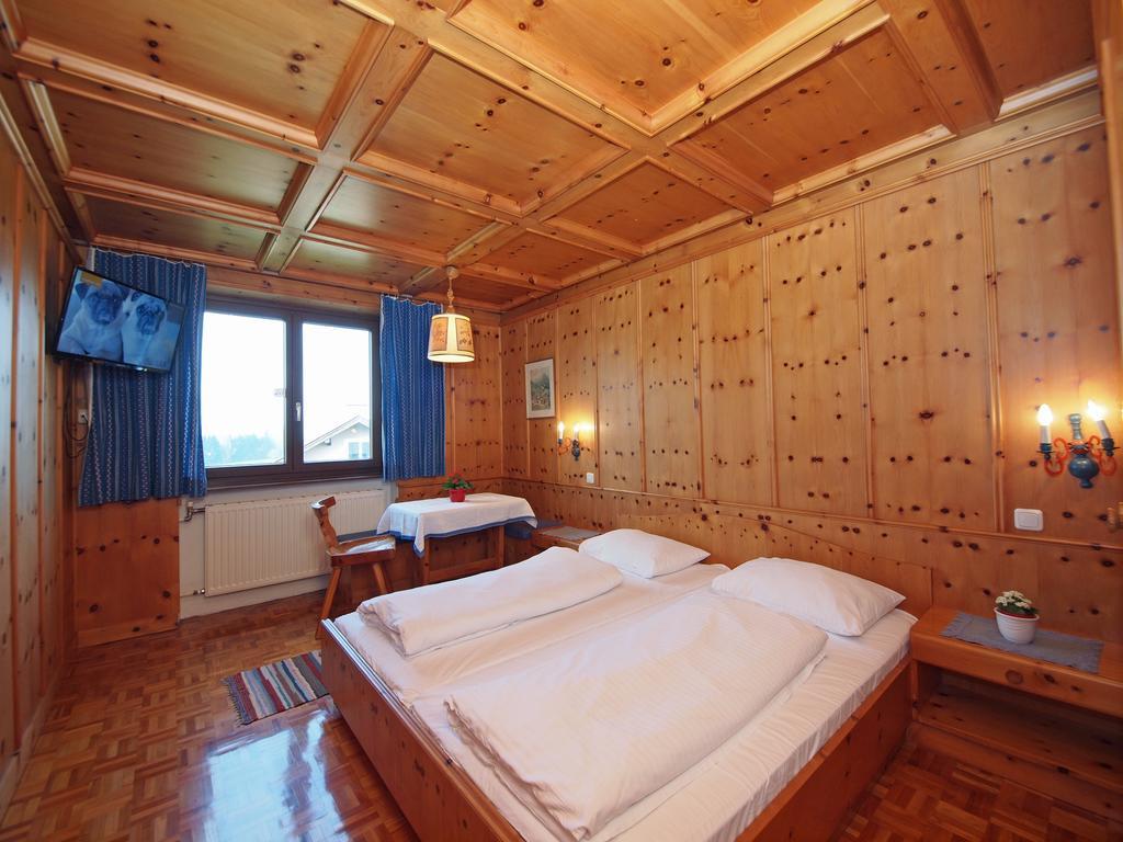 Gaestehaus Lauterbacher Neumarkt am Wallersee Esterno foto