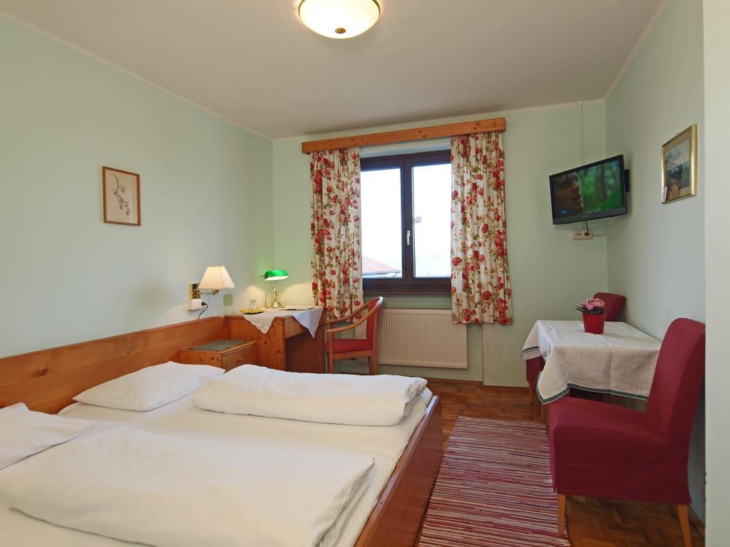 Gaestehaus Lauterbacher Neumarkt am Wallersee Esterno foto