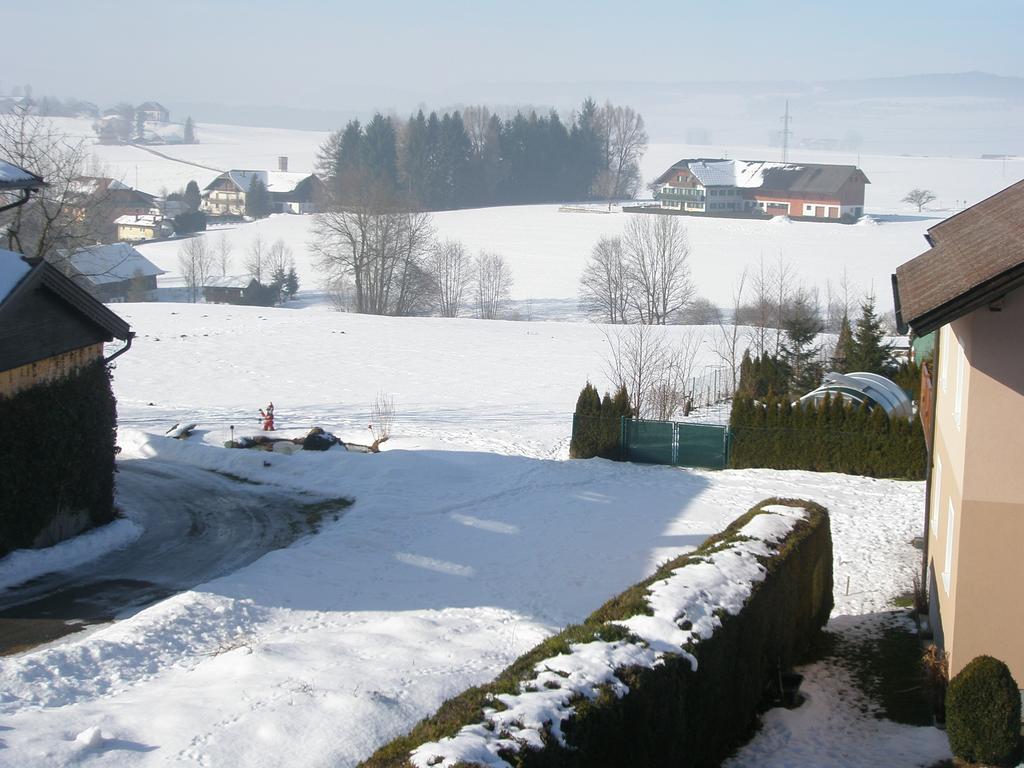 Gaestehaus Lauterbacher Neumarkt am Wallersee Esterno foto
