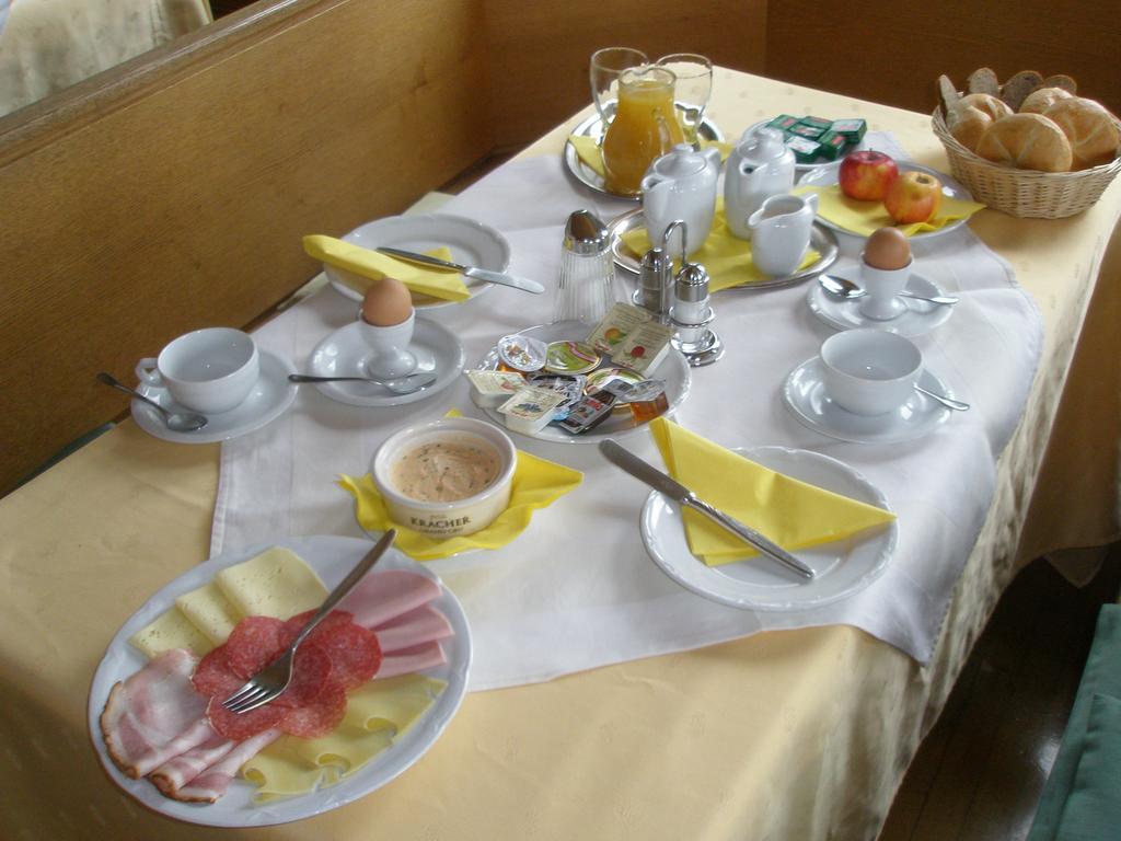 Gaestehaus Lauterbacher Neumarkt am Wallersee Esterno foto