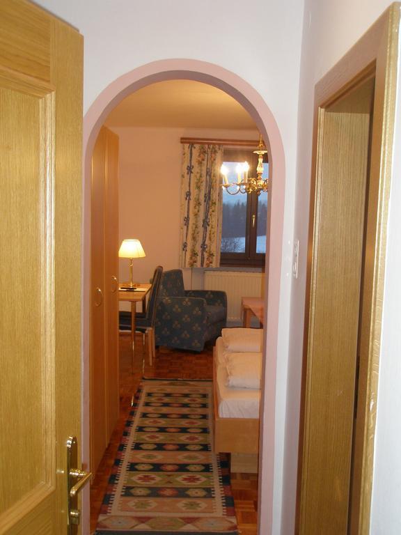 Gaestehaus Lauterbacher Neumarkt am Wallersee Esterno foto