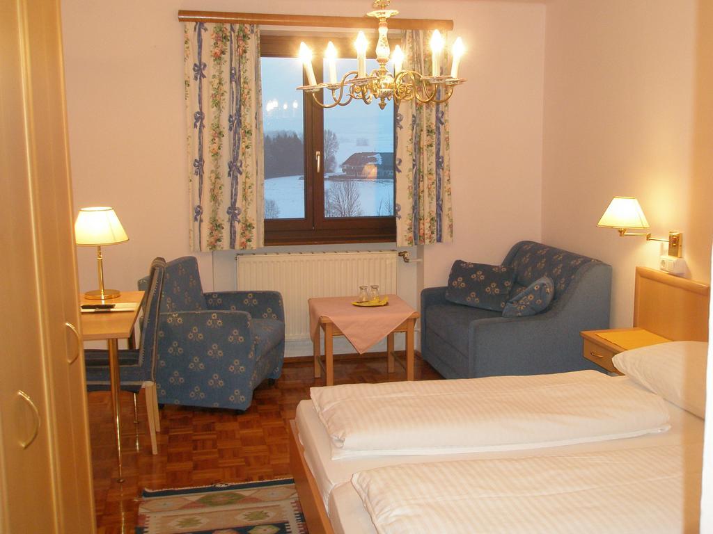 Gaestehaus Lauterbacher Neumarkt am Wallersee Esterno foto